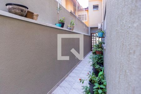 Casa à venda com 183m², 3 quartos e 4 vagas Casa à venda com 183m², 3 quartos e 4 vagasCorredor Lateral