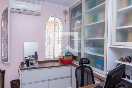 Casa à venda com 183m², 3 quartos e 4 vagas Casa à venda com 183m², 3 quartos e 4 vagasEscritório