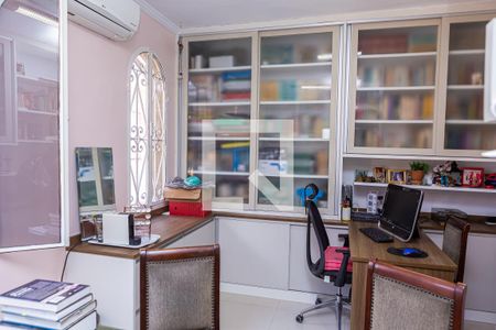 Casa à venda com 183m², 3 quartos e 4 vagas Casa à venda com 183m², 3 quartos e 4 vagasEscritório