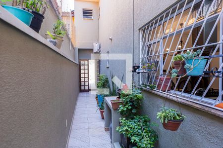 Casa à venda com 183m², 3 quartos e 4 vagas Casa à venda com 183m², 3 quartos e 4 vagasCorredor Lateral