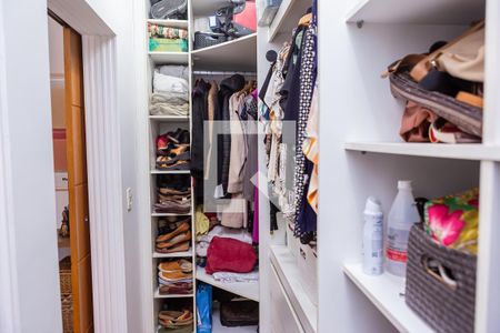 Casa à venda com 183m², 3 quartos e 4 vagas Casa à venda com 183m², 3 quartos e 4 vagasCloset