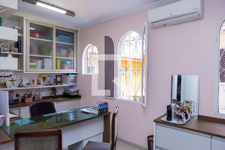 Casa à venda com 183m², 3 quartos e 4 vagas Casa à venda com 183m², 3 quartos e 4 vagasEscritório