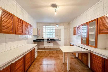 Casa à venda com 480m², 5 quartos e 5 vagasCozinha 