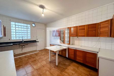 Casa à venda com 480m², 5 quartos e 5 vagasCozinha 