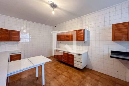 Casa à venda com 480m², 5 quartos e 5 vagasCozinha 