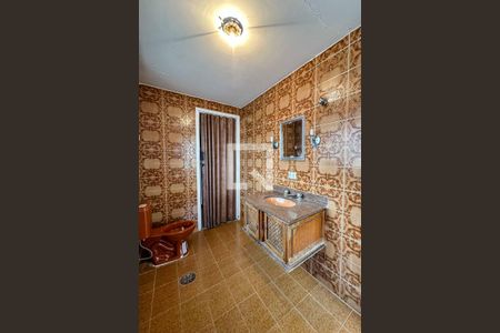 Casa à venda com 480m², 5 quartos e 5 vagasBanheiro 1