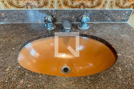 Casa à venda com 480m², 5 quartos e 5 vagasBanheiro 1