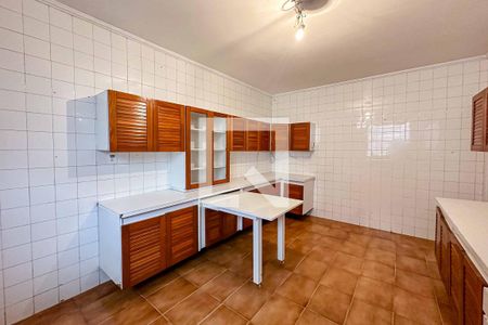 Casa à venda com 480m², 5 quartos e 5 vagasCozinha 