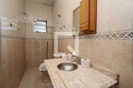 Casa para alugar com 250m², 4 quartos e 1 vaga Casa para alugar com 250m², 4 quartos e 1 vagaBanheiro da edicula