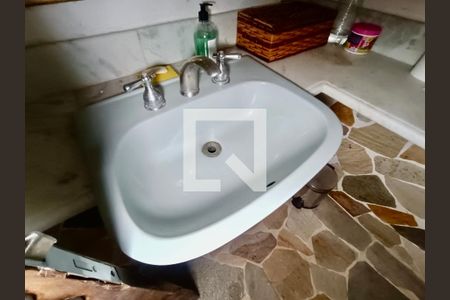 Casa para alugar com 600m², 2 quartos e 2 vagasBanheiro social 1