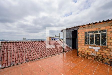 Casa à venda com 170m², 3 quartos e 2 vagas Casa à venda com 170m², 3 quartos e 2 vagasVaranda