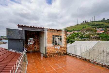Casa à venda com 170m², 3 quartos e 2 vagas Casa à venda com 170m², 3 quartos e 2 vagasVaranda