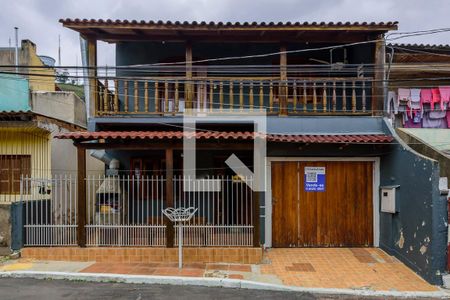 Fachada de casa à venda com 3 quartos, 170m² em Coronel Aparicio Borges, Porto Alegre