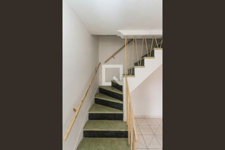 Casa para alugar com 90m², 2 quartos e sem vaga Casa para alugar com 90m², 2 quartos e sem vagaEscada