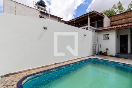 Casa à venda com 200m², 3 quartos e 4 vagasPiscina