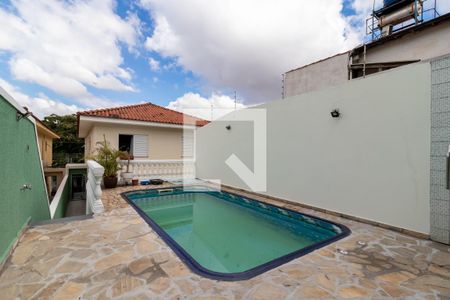 Casa à venda com 200m², 3 quartos e 4 vagasPiscina