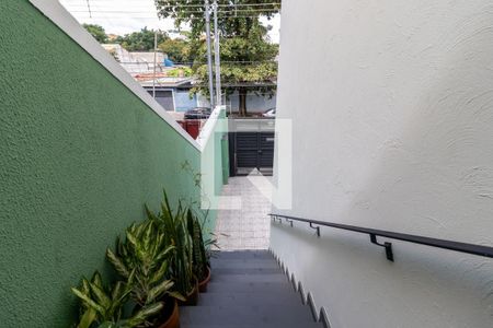 Casa à venda com 200m², 3 quartos e 4 vagasEscada de Entrada