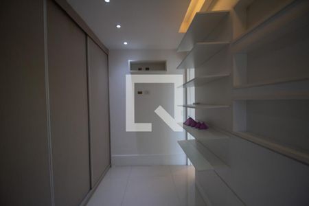 Apartamento à venda com 160m², 2 quartos e 2 vagasCloset da Suíte