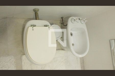Casa para alugar com 560m², 6 quartos e 8 vagasBanheiro da Suíte 1