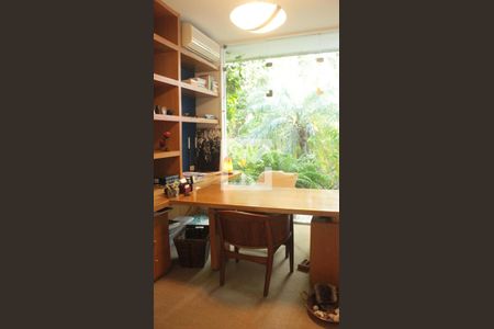 Escritório de casa para alugar com 6 quartos, 560m² em Vila Tramontano, São Paulo