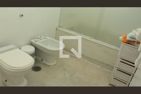Casa para alugar com 560m², 6 quartos e 8 vagasBanheiro da Suíte 4