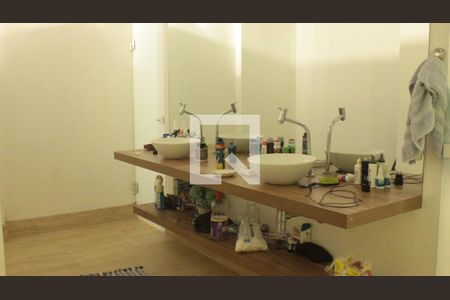 Casa para alugar com 560m², 6 quartos e 8 vagasBanheiro