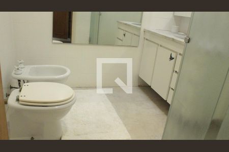 Casa para alugar com 560m², 6 quartos e 8 vagasBanheiro da Suíte 1