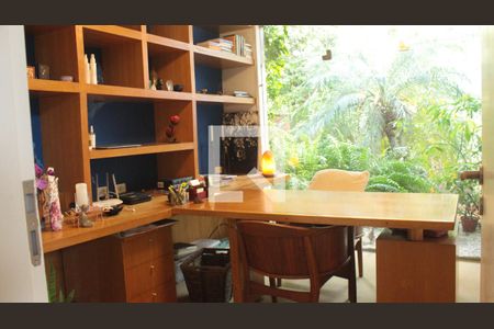 Escritório de casa para alugar com 6 quartos, 560m² em Vila Tramontano, São Paulo