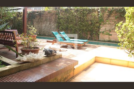 Casa para alugar com 560m², 6 quartos e 8 vagasÁrea externa