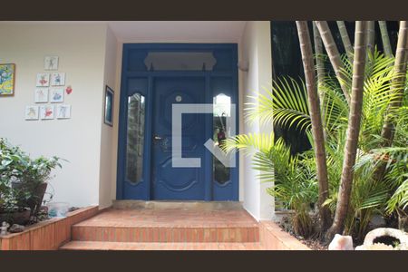 Casa para alugar com 560m², 6 quartos e 8 vagasEntrada