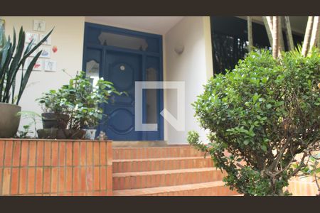 Casa para alugar com 560m², 6 quartos e 8 vagasEntrada