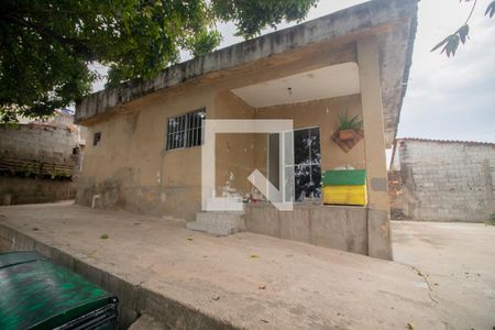 Casa à venda com 212m², 3 quartos e 2 vagas Casa à venda com 212m², 3 quartos e 2 vagasFachada