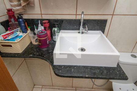 Casa à venda com 212m², 3 quartos e 2 vagas Casa à venda com 212m², 3 quartos e 2 vagasBanheiro Social