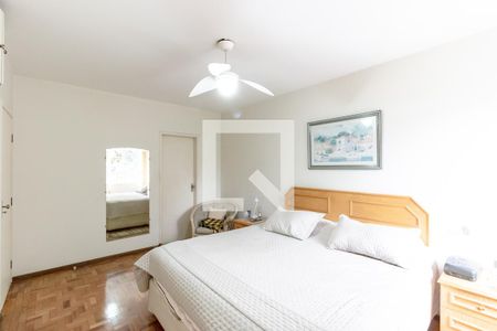 Casa à venda com 500m², 4 quartos e 7 vagas Casa à venda com 500m², 4 quartos e 7 vagasQuarto 1