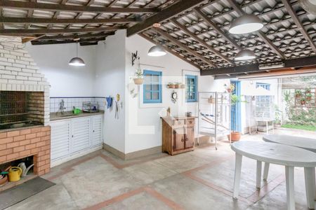 Casa à venda com 500m², 4 quartos e 7 vagas Casa à venda com 500m², 4 quartos e 7 vagasChurrasqueira