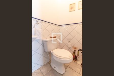 Casa à venda com 500m², 4 quartos e 7 vagas Casa à venda com 500m², 4 quartos e 7 vagasEdícula - Banheiro