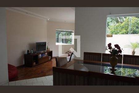 Sala de casa à venda com 3 quartos, 200m² em Vila Galvão, Jundiaí