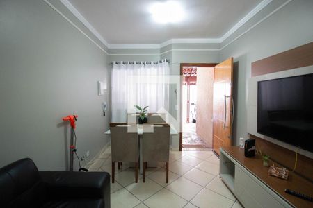 Sala de casa de condomínio à venda com 2 quartos, 70m² em Vila Carmosina, São Paulo