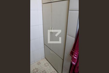 Casa à venda com 250m², 2 quartos e 2 vagasArmário Banheiro Suíte