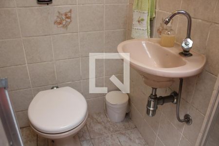 Casa à venda com 250m², 2 quartos e 2 vagasBanheiro de serviço