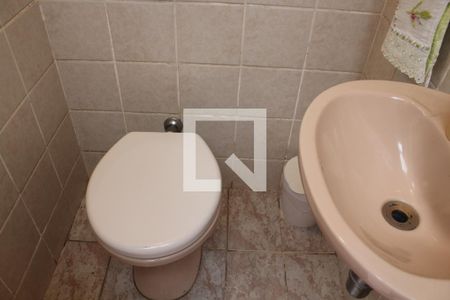 Casa à venda com 250m², 2 quartos e 2 vagasBanheiro de serviço