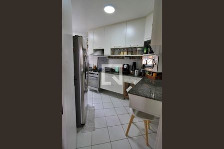 Apartamento à venda com 152m², 4 quartos e 4 vagas Apartamento à venda com 152m², 4 quartos e 4 vagasCozinha