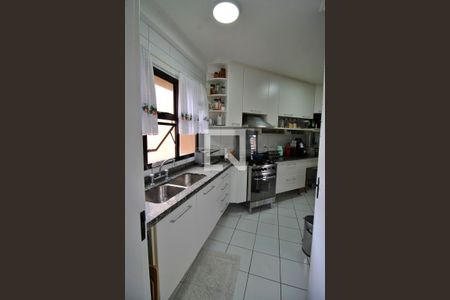 Apartamento à venda com 152m², 4 quartos e 4 vagas Apartamento à venda com 152m², 4 quartos e 4 vagasCozinha