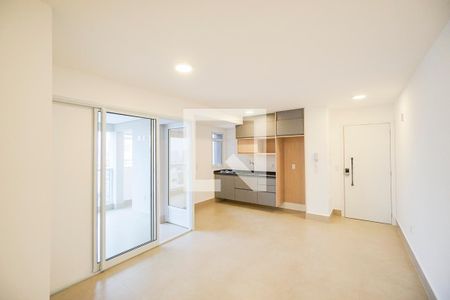 Sala e cozinha de apartamento para alugar com 1 quarto, 57m² em Vila Azevedo, São Paulo