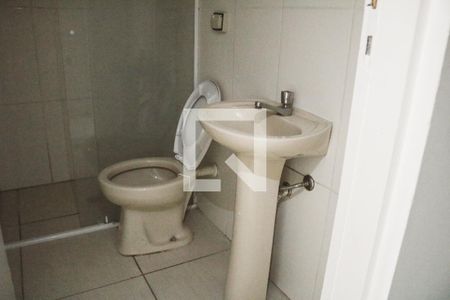 Banheiro de casa para alugar com 2 quartos, 80m² em Vila Nivi, São Paulo