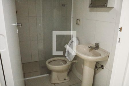 Banheiro de casa para alugar com 2 quartos, 80m² em Vila Nivi, São Paulo