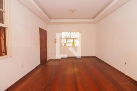 Sala de casa à venda com 5 quartos, 330m² em São Geraldo, Porto Alegre