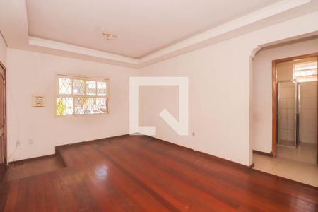 Sala de casa à venda com 5 quartos, 330m² em São Geraldo, Porto Alegre