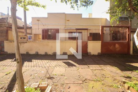 Fachada de casa à venda com 5 quartos, 330m² em São Geraldo, Porto Alegre