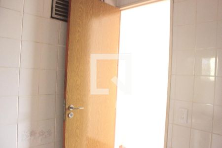 Banheiro de apartamento à venda com 2 quartos, 55m² em Picanço, Guarulhos